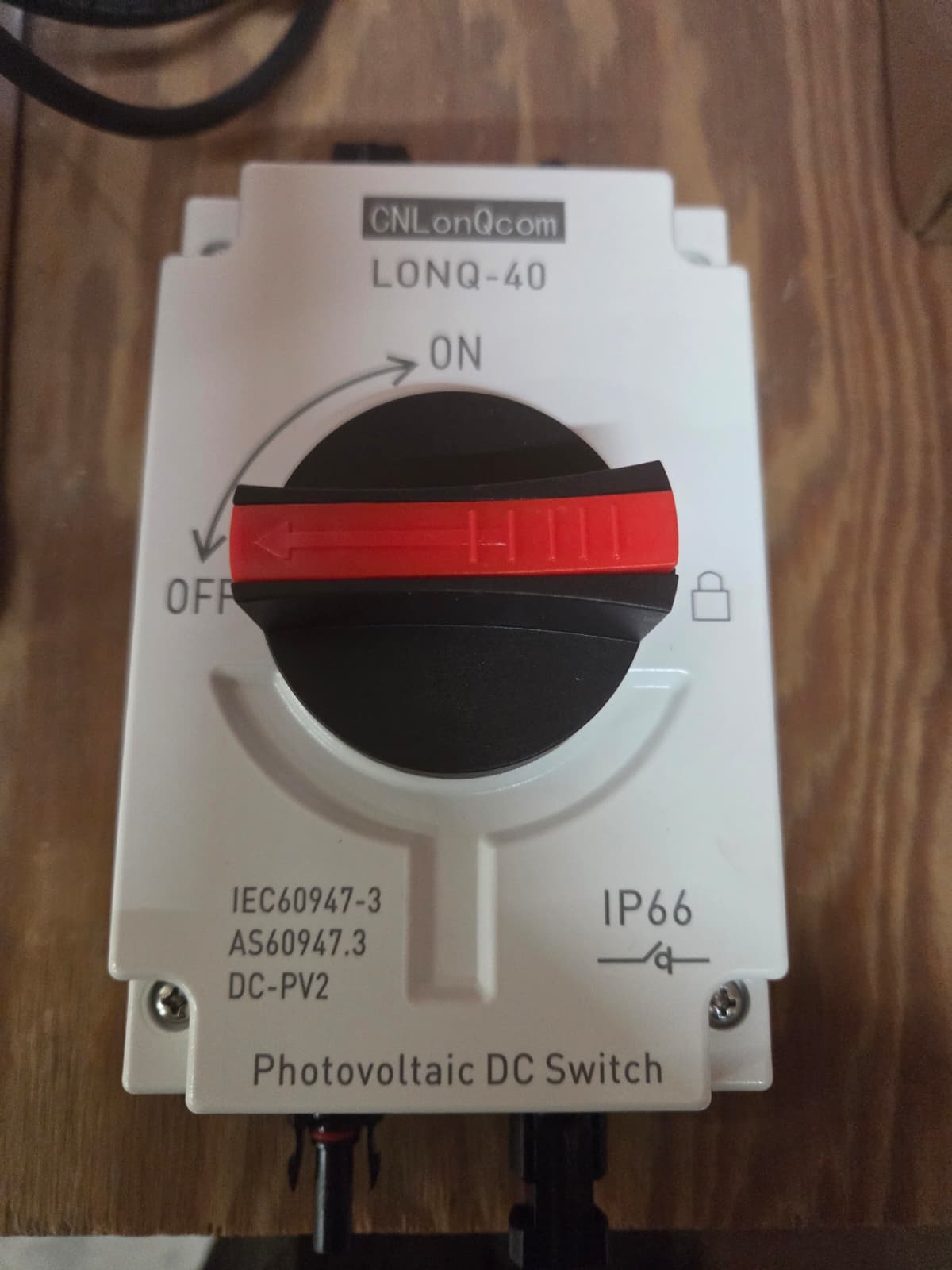 DC ISOLATOR SWITCH - LONG-Q - Mann Solar